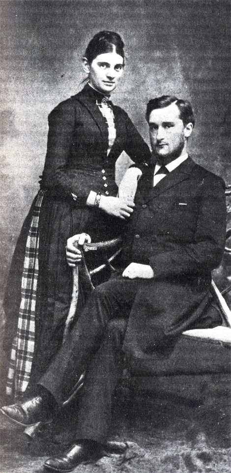 Дюбуа и его жена Анна. Собираясь в дорогу; Дюбуа отрастил бороду
